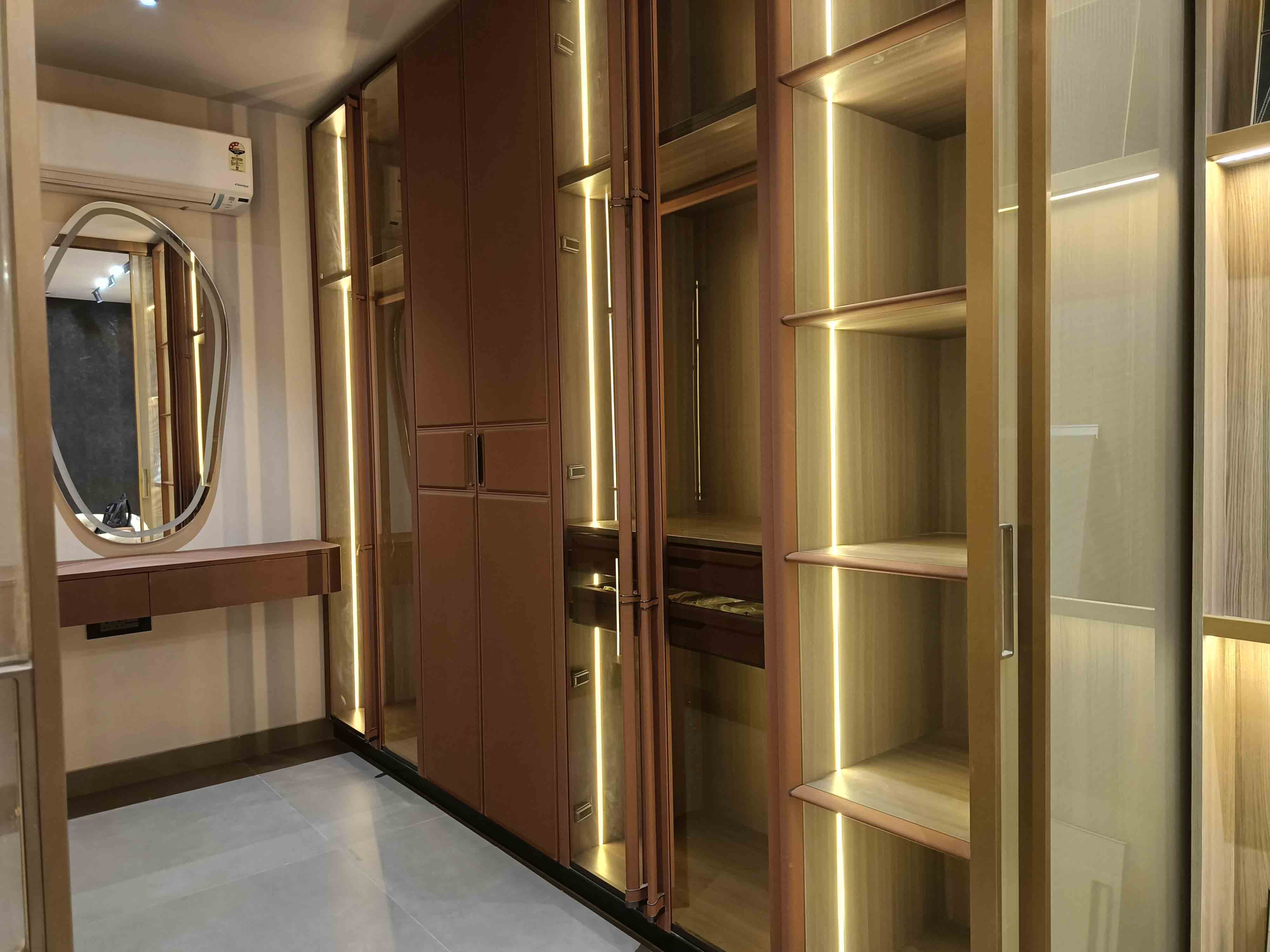 Custom wardrobe solutions in East Delhi – Black Oak luxury wardrobe